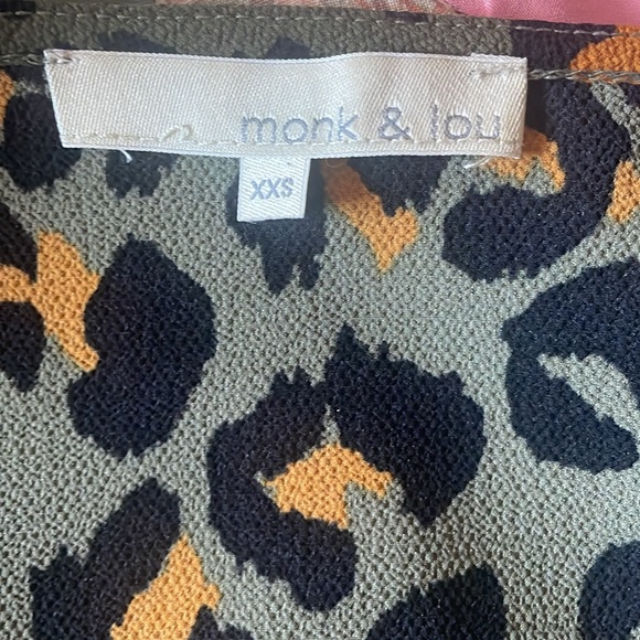 Monki & Lou Tie Crop Top - Picture 4 of 4